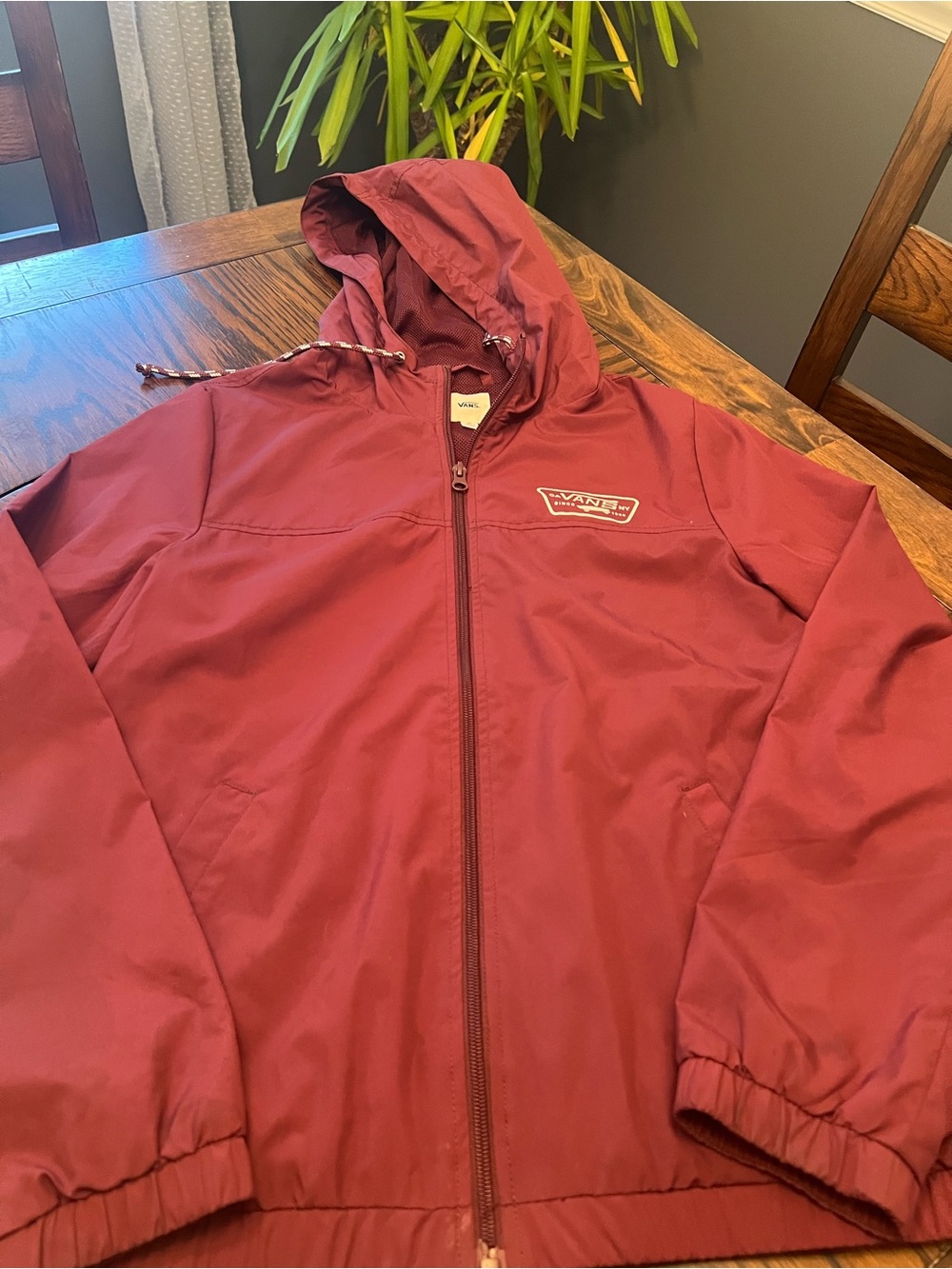 VANS Men's Burgundy Full Zip Hooded Windbreaker Jacket Size M Logo Accent # 738